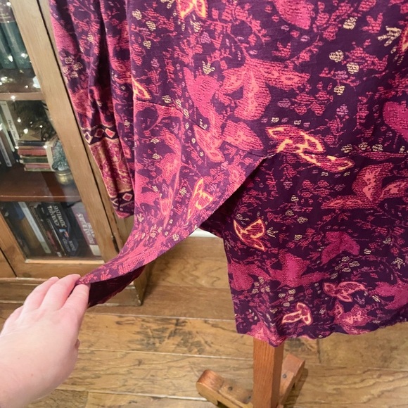 Lucky Brand long sleeve v-neck split back tunic top SZ S burgundy - Picture 9 of 9